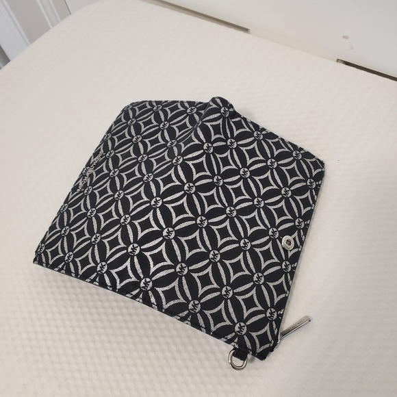 MICHAEL KORS Jet Set Double Zip Cell Phine Wallet Black & Silver - Picture 9 of 10